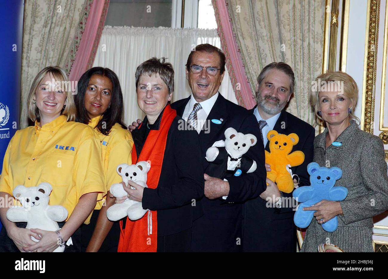 Sir Roger Moore with teddy bears and his wife Lady Christina and members of Unicef & Ikea supports UNICEF & Ikea at the Ritz West London. Stock Photo