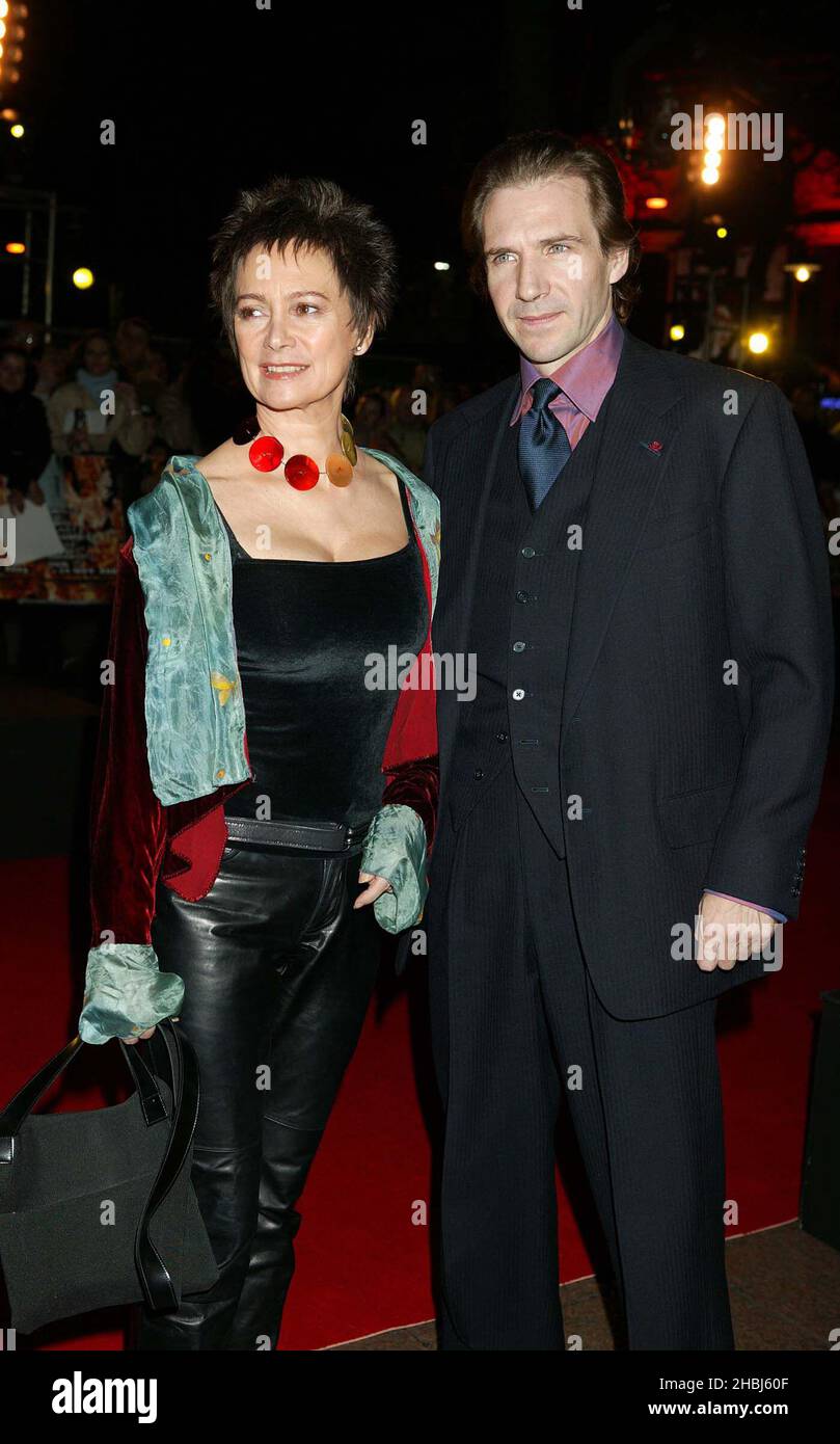 Ralph Fiennes actor and lady friend at the DVD Launch Premier of Robbie Williams at Knebworth, 2003 at the Leicester Square Odeon, London. Stock Photo