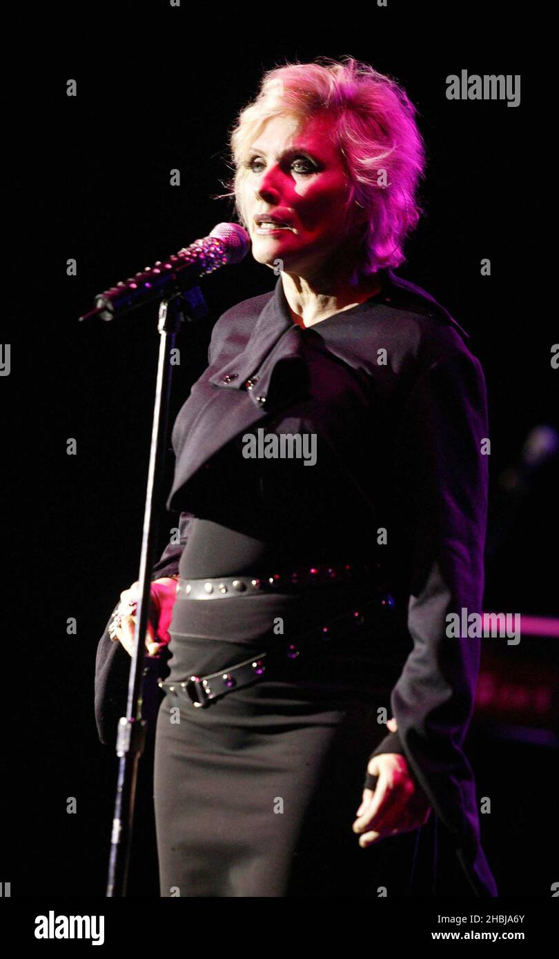 Blondie's Debbie Harry and her pop group backers play the London stop of their latest UK tour at the Shepherds Bush Empire on 14/06/04 in London. The performed tracks from their Greatest Hits album, and latest studio album The Course Of Blondie. Debbie Harry, Chris Stein, Clem Burke, Jimmy Destri. Stock Photo
