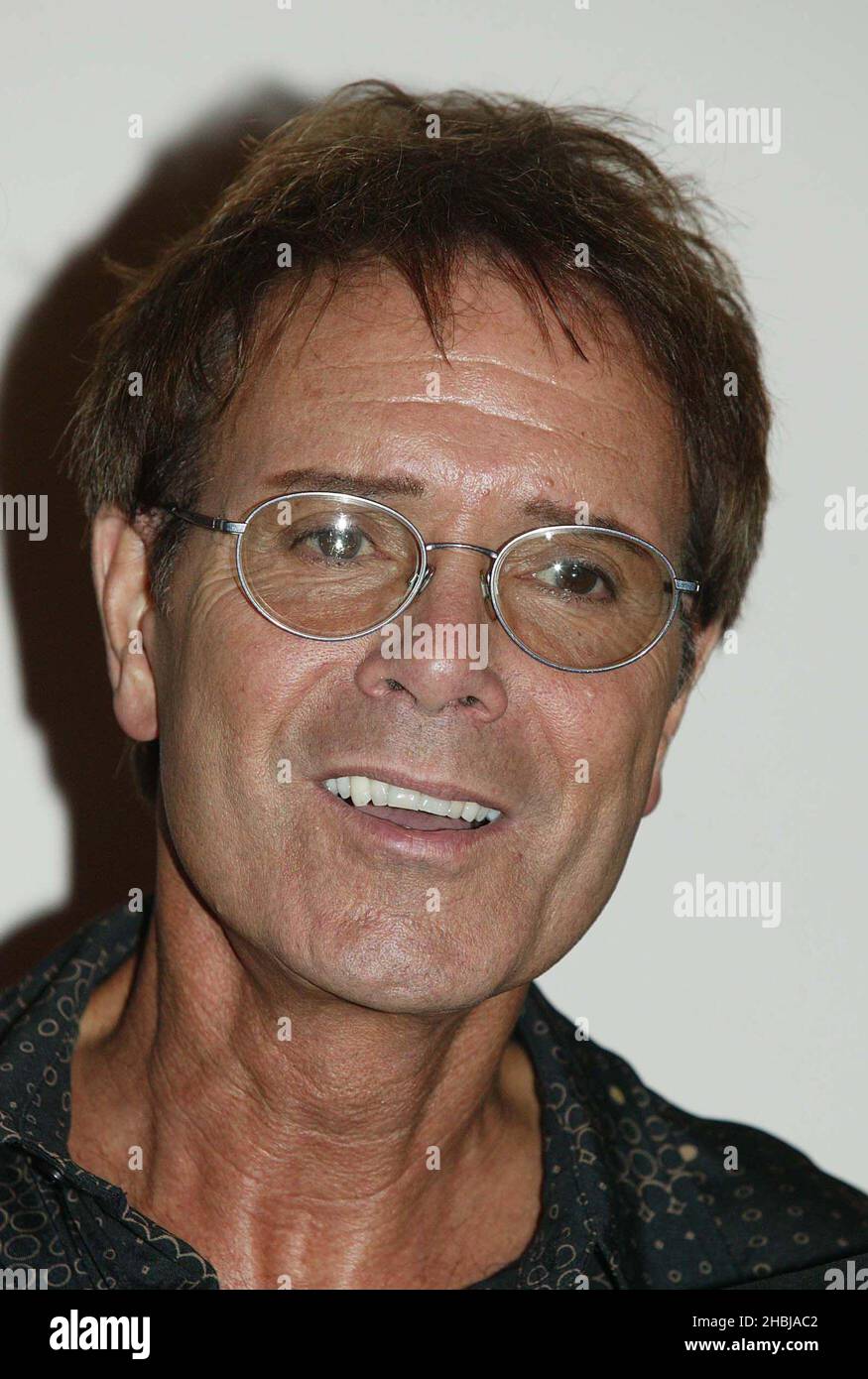 Cliff Richard and his former backing band The Shadows reunite for a photocall prior to the band's final date of last ever tour, at the London Palladium on June 14, 2004 in London. Cliff presents his former backing band with a special gold disc to mark over 100,000 sales of double CD 'Life Story - The Very Best Of The Shadows' which has been in the UK album charts since its release in April.   Cliff Richard, Stock Photo