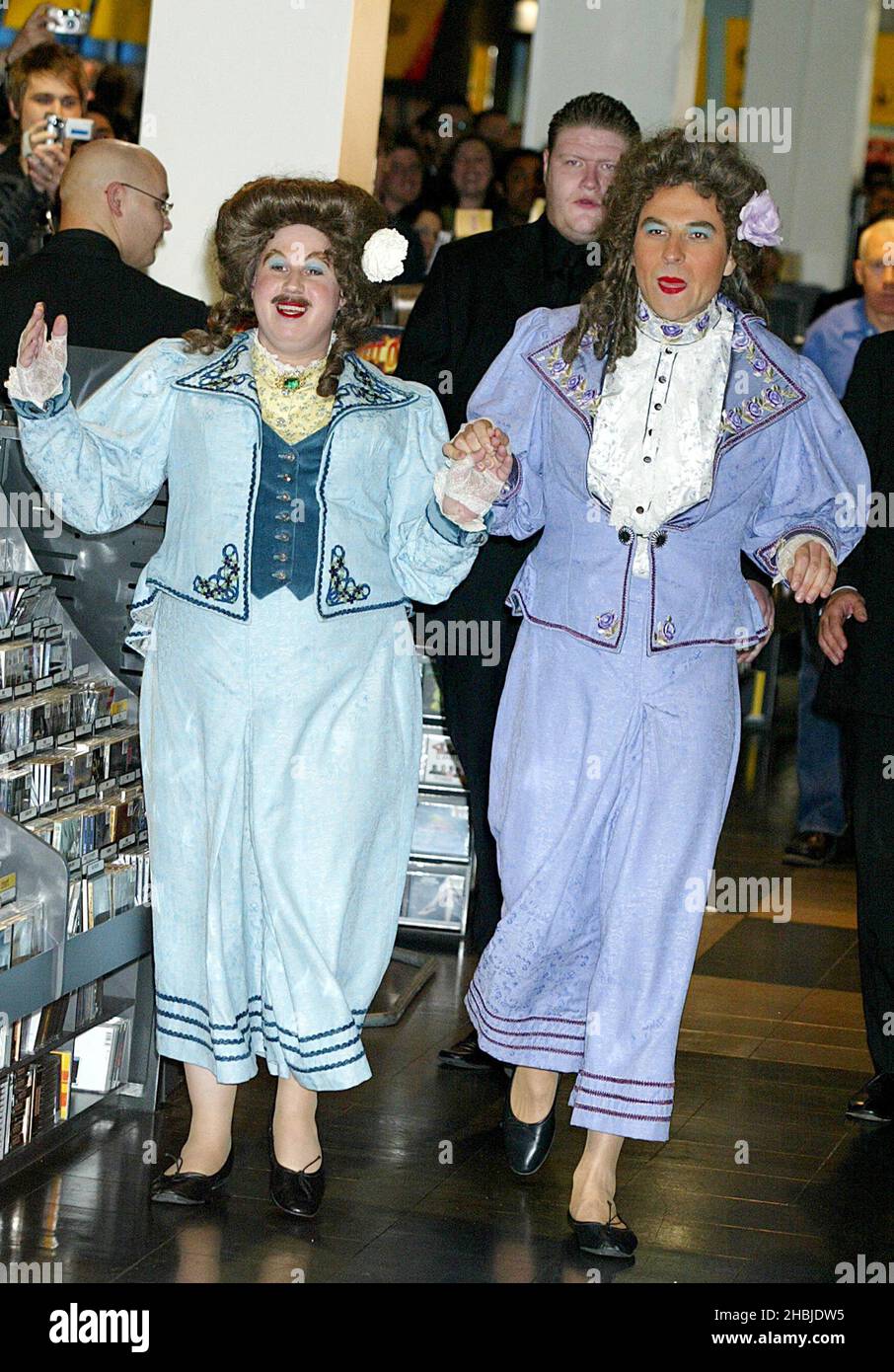 Actor Matt Lucas and David Walliams attend a signing & photocall for their Little Britain Series 1 DVD at HMV Oxford Street on October 11, 2004 in London. Stock Photo