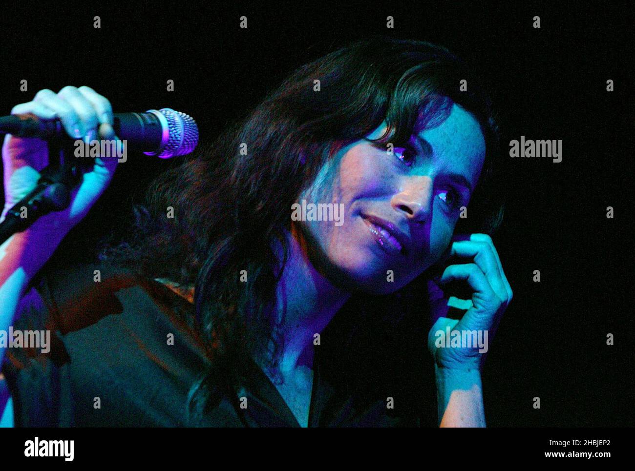 Hollywood actress turned singer/songwriter Minnie Driver supports Neil and Tim Finn during the final dates of their UK tour at the Carling Apollo Hammersmith on November 6, 2004 in London. Stock Photo