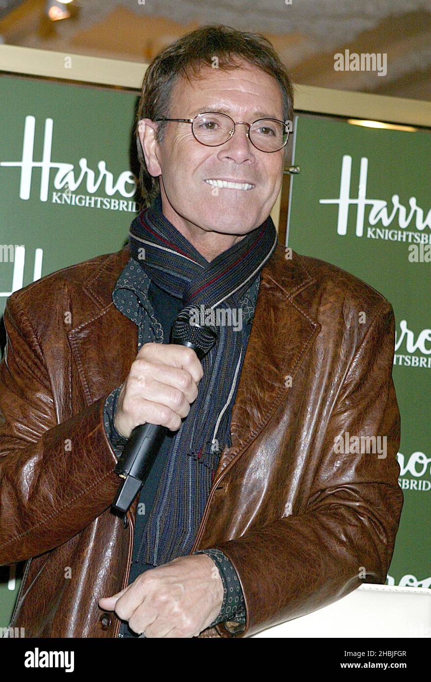 'Merry Cliffmas' Radio DJ Mike Read introduces singer Sir Cliff Richard, who meets fans and signs copies of his latest album 'Somethin' Is Goin' On' and DVD 'Cliff Richard Live - Castles In The Air' at Harrods on December 1, 2004 in London. Stock Photo