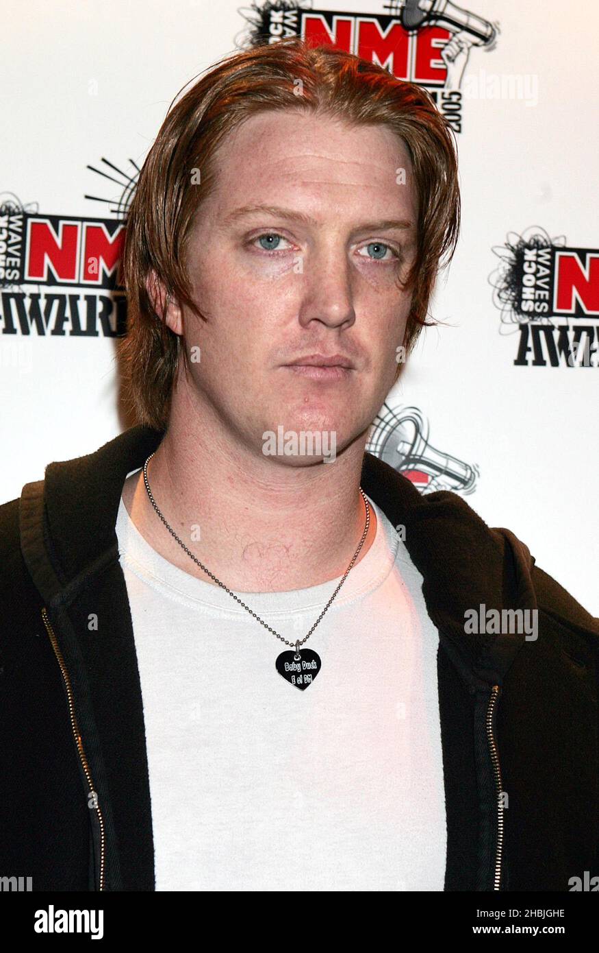 Josh Homme of Queens of the Stone Age pose at arrivals at The Shockwaves NME Awards 2005 at Hammersmith Palais on February 17, 2005 in London. Stock Photo