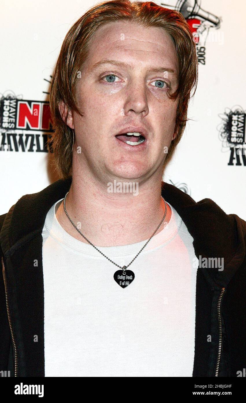 Josh Homme of Queens of the Stone Age pose at arrivals at The Shockwaves NME Awards 2005 at Hammersmith Palais on February 17, 2005 in London. Stock Photo