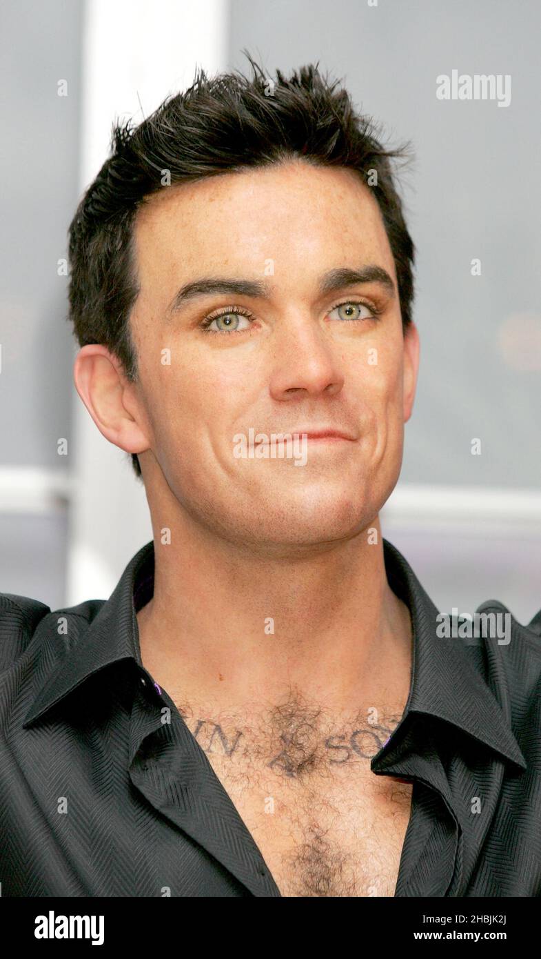 Robbie williams new hi-res stock photography and images - Alamy