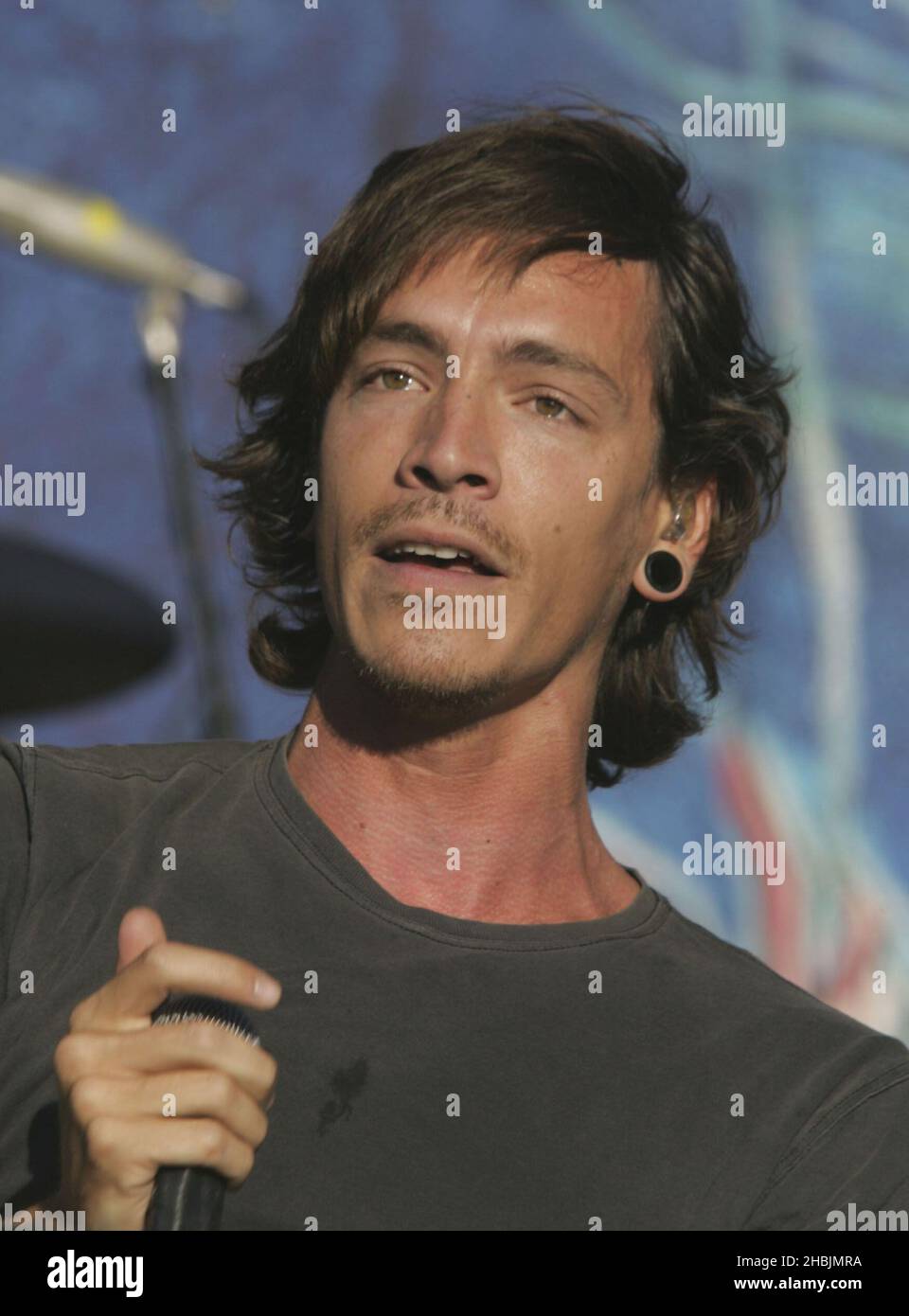 Brandon Boyd of Incubus performs live on stage at the third and final day of The Carling Weekend Reading Festival at Richfield Avenue on August 28, 2005 in Reading, England. Stock Photo