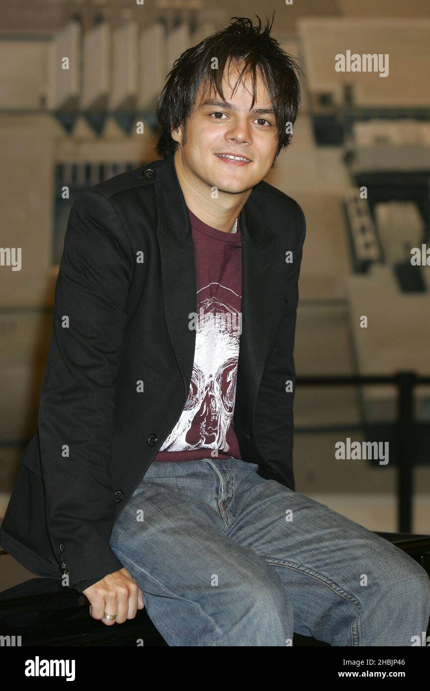 Jamie Cullum at a photocall for Audi ahead of a party this evening, at which the German car manufacturer announces a new marketing initiative, at the Saatchi Gallery on the South Bank in London. Stock Photo