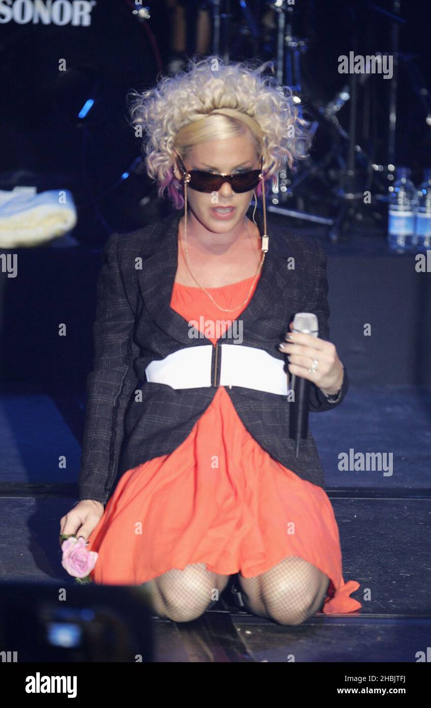 Pink Performs Live On Stage Stock Photo Alamy p-nk-pink-new-jersey-ttalt-dec-2013-eva-gardner-stacy-campbell-sing