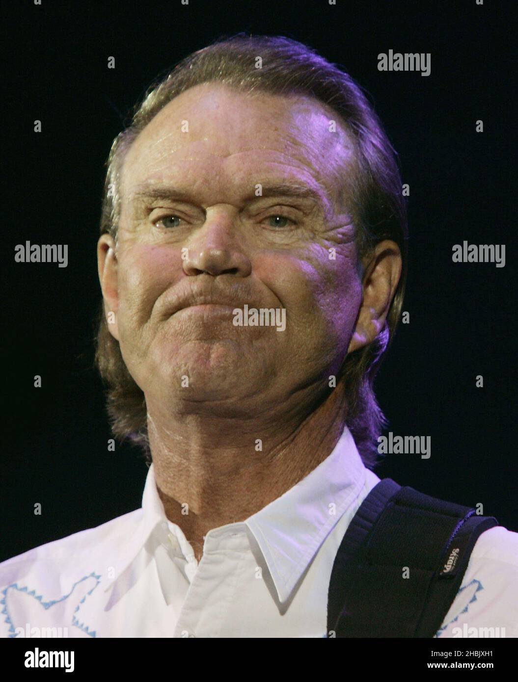 Glen Campbell live on stage Stock Photo Alamy