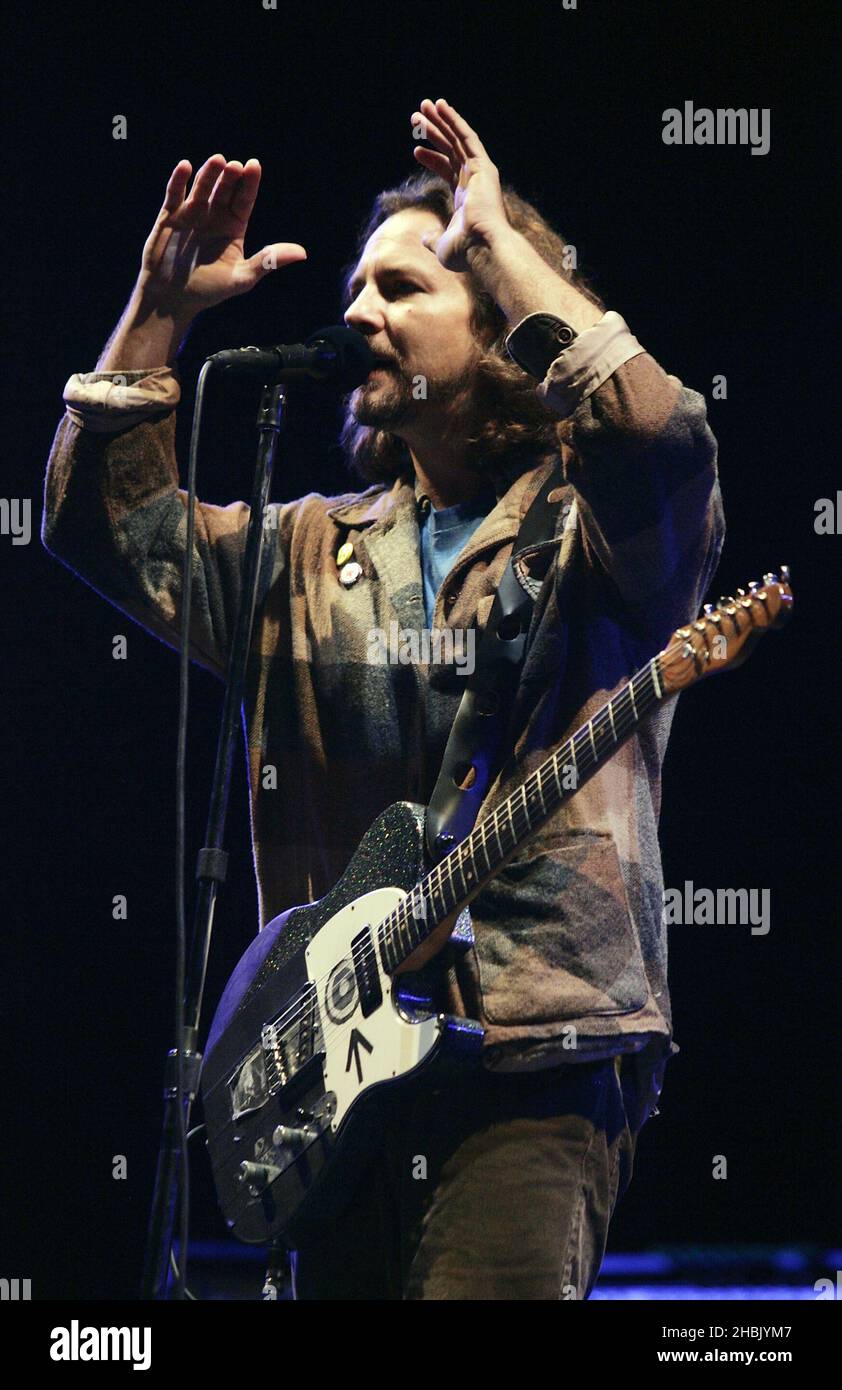 Eddie vedder hi-res stock photography and images - Alamy
