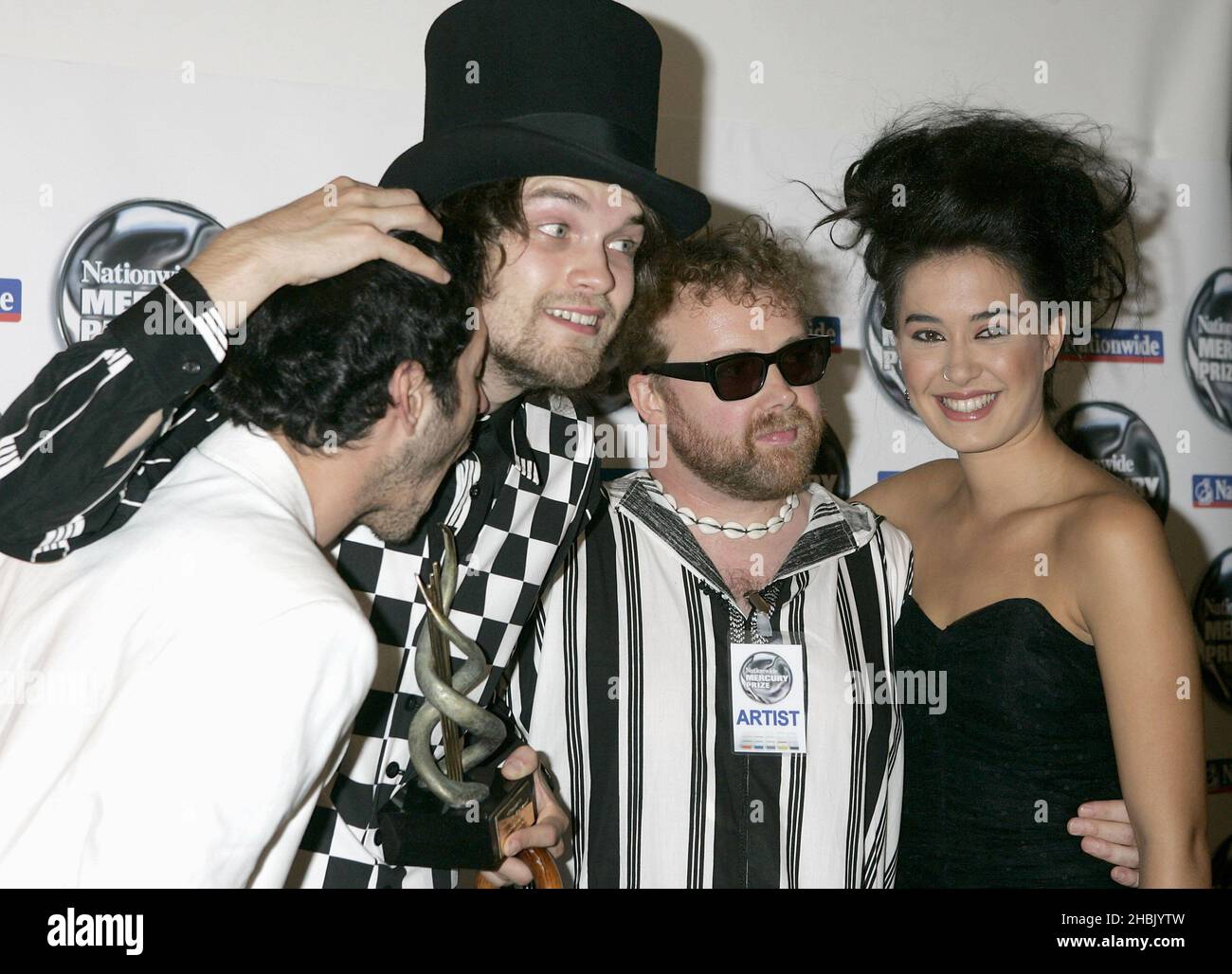 Guillemots attend the Nationwide Mercury Prize 2006 at The Grosvenor House Hotel - London. Stock Photo