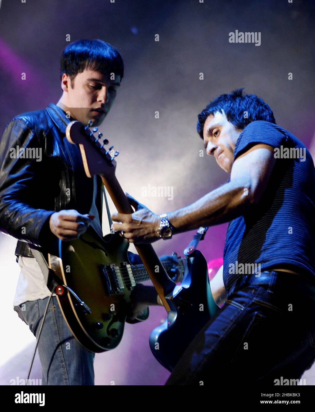 Johnny marr on stage shockwaves nme awards 2008 o2 arena hires stock