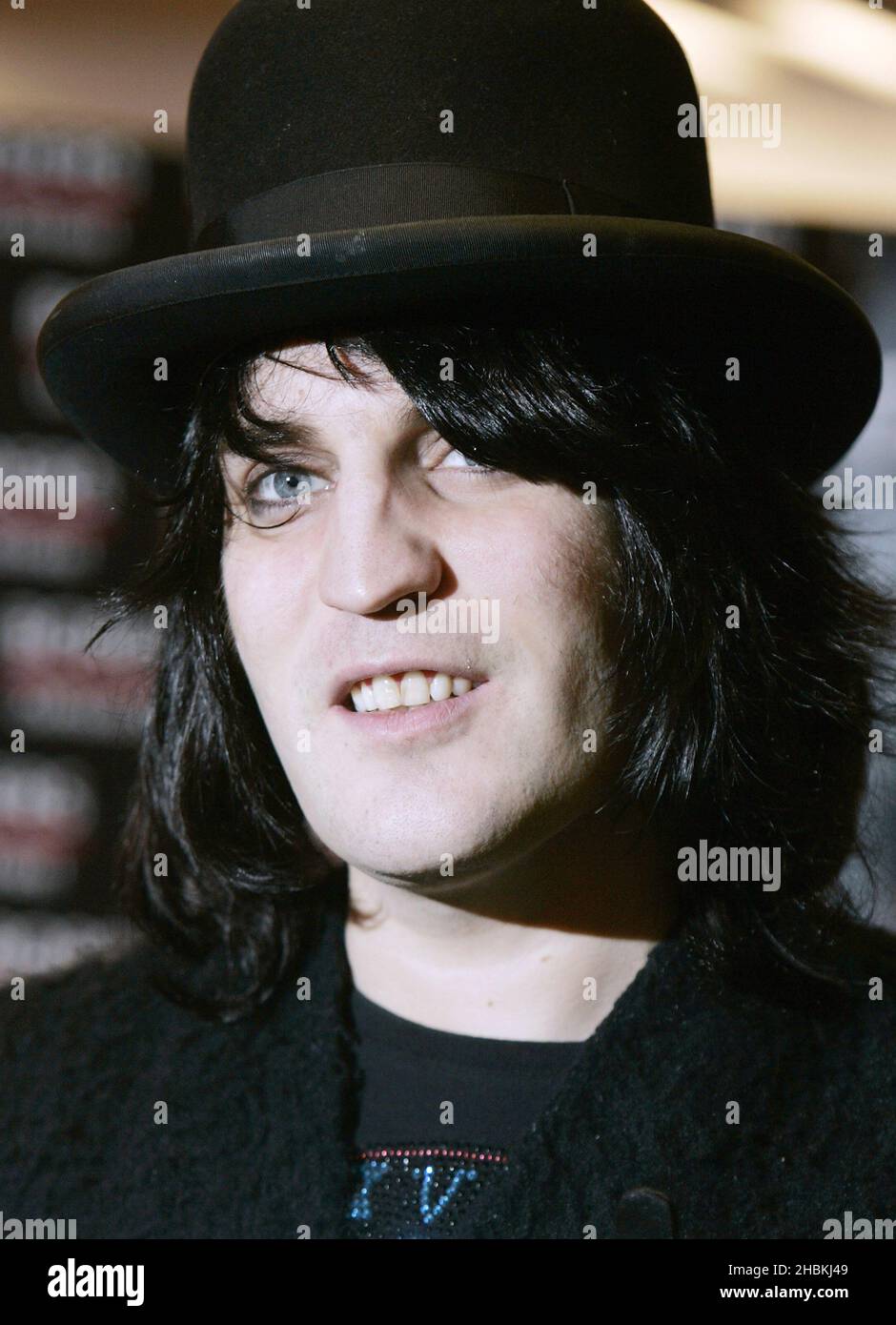 Noel Fielding signs the MIghty Boosh Book at Borders, Oxford Street, London. Stock Photo