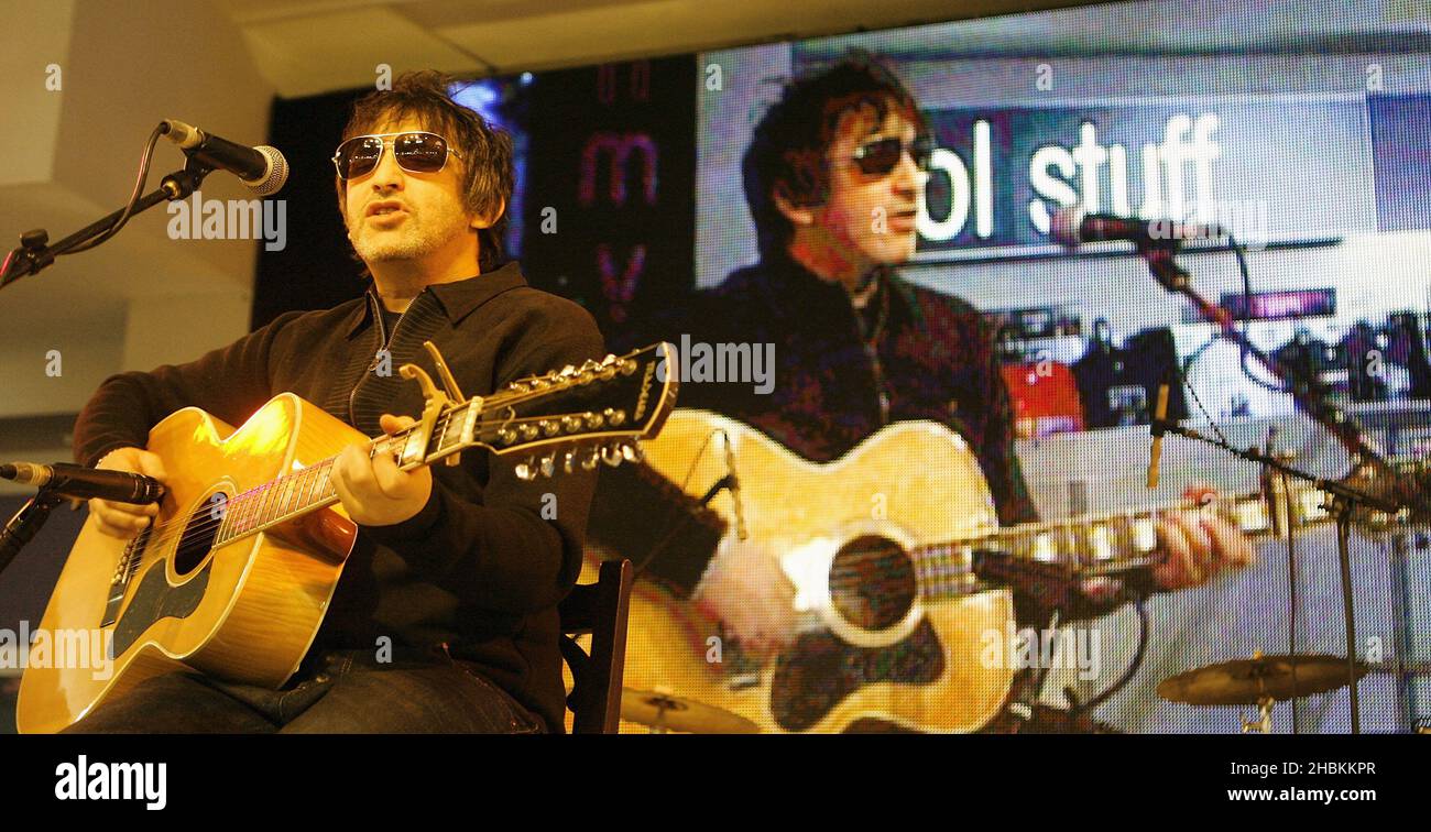 Ian Brodie performs at the 2009 Mojo Honours List Nominees announcement at HMV Oxford Street, London. Stock Photo