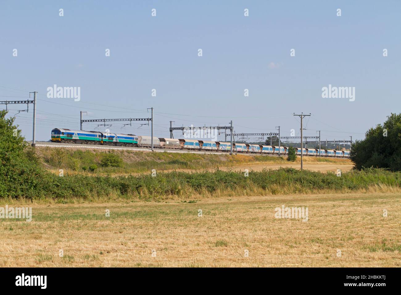 59004 ‘Paul A Hammond’ and 59002 ‘Alan J Day’ double heading the diverted 7C64 Acton yard - Merehead jumbo stone empties at South Stoke. Stock Photo