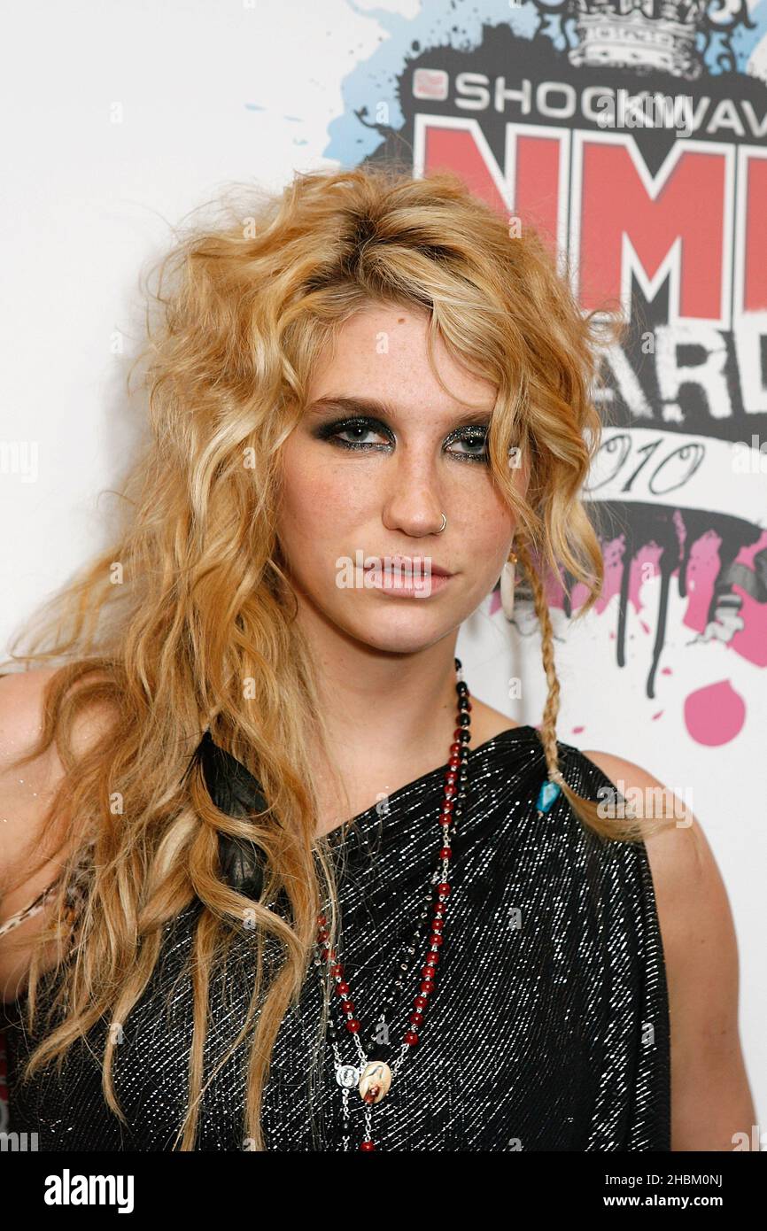 Ke$ha tik tok. Kesha tik too перевод. Kesha tik too перевод. Ke$ha. Кеша тик ток.