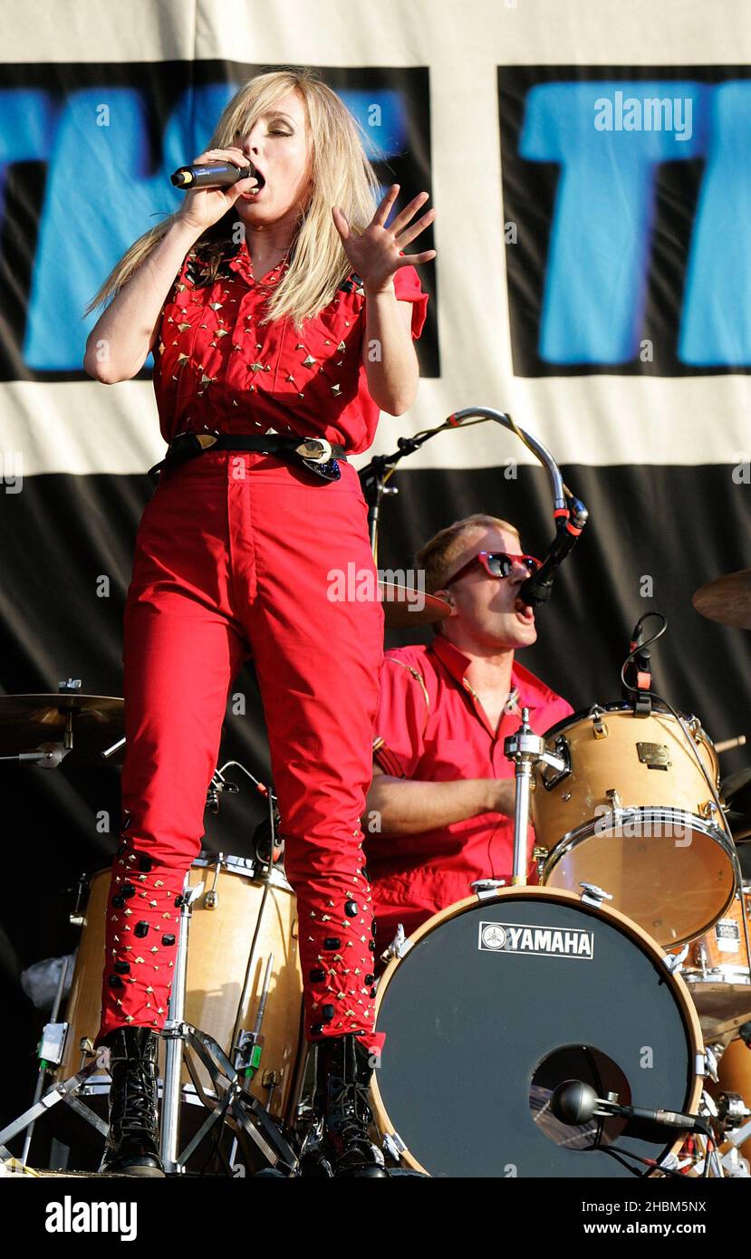 katie-white-and-jules-de-martino-of-the-ting-tings-perform-on-stage-at