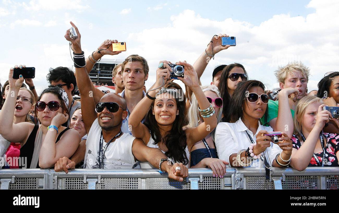 Crowd london gig hi-res stock photography and images - Alamy
