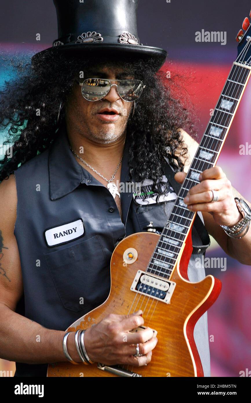 Slash performs live on stage at the Wireless Festival held at Hyde Park in  London Stock Photo - Alamy