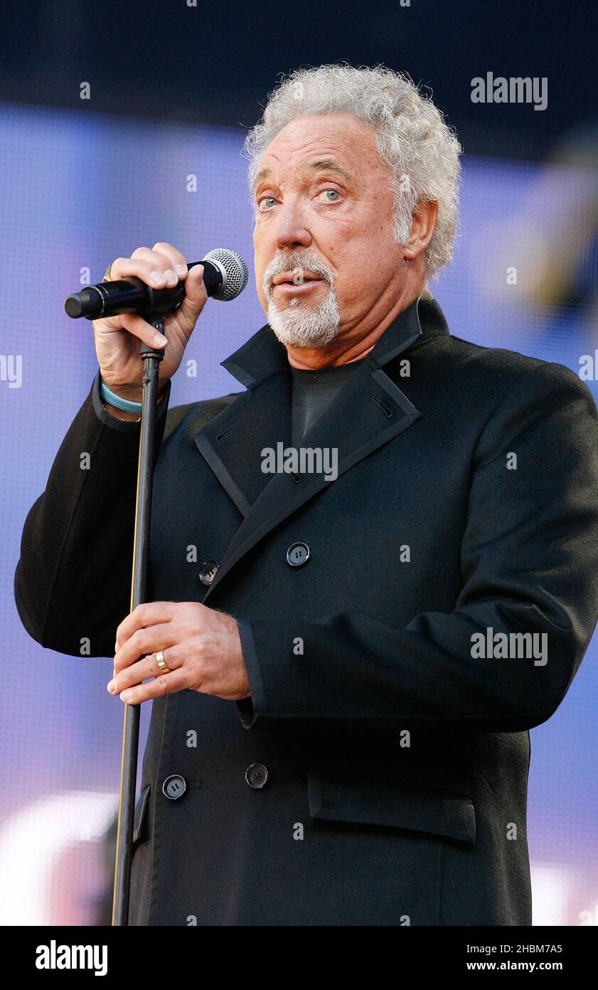 Tom jones gig hires stock photography and images Alamy