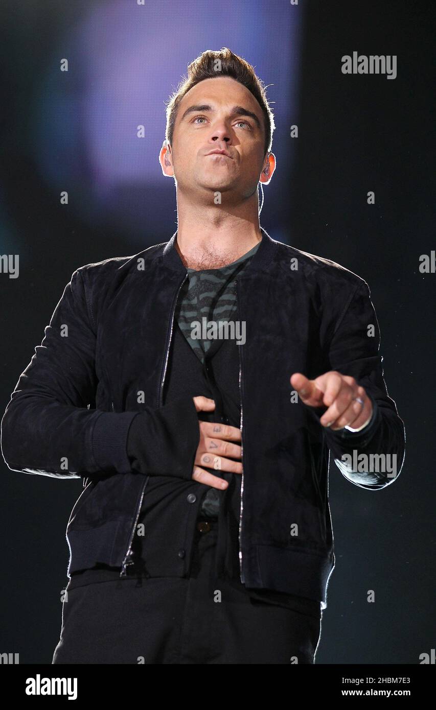Robbie Williams performs on stage at the Help for Heroes Concert at Twickenham Stadium, London Stock Photo