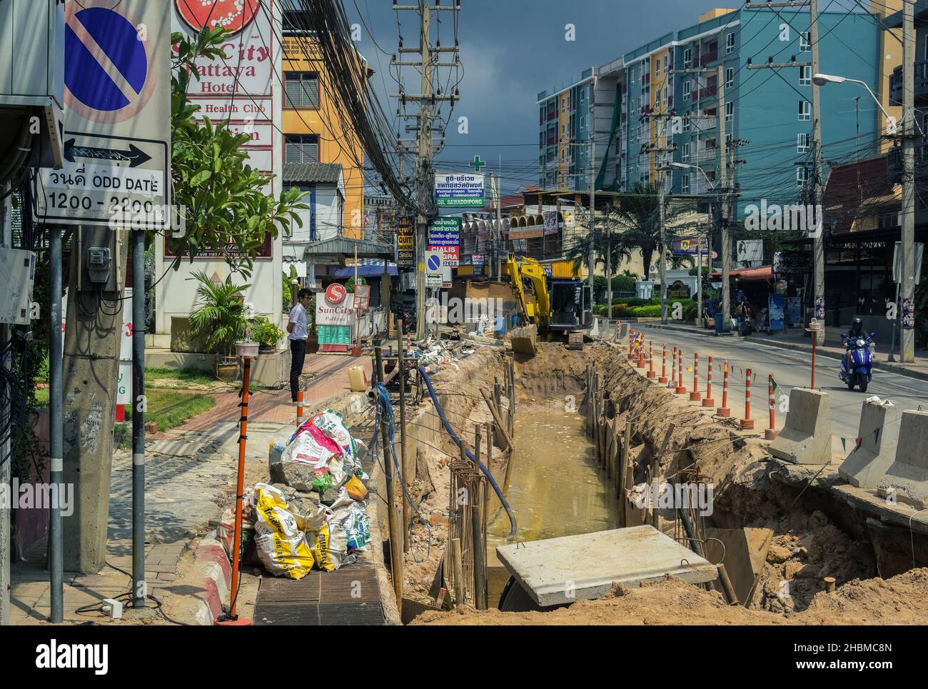 PATTAYA, THAILAND - Oct 25, 2019: PATTAYA,THAILAND - OCTOBER 25,2019:Second Road This is a part of the construction site,where Thai workers modernized Stock Photo