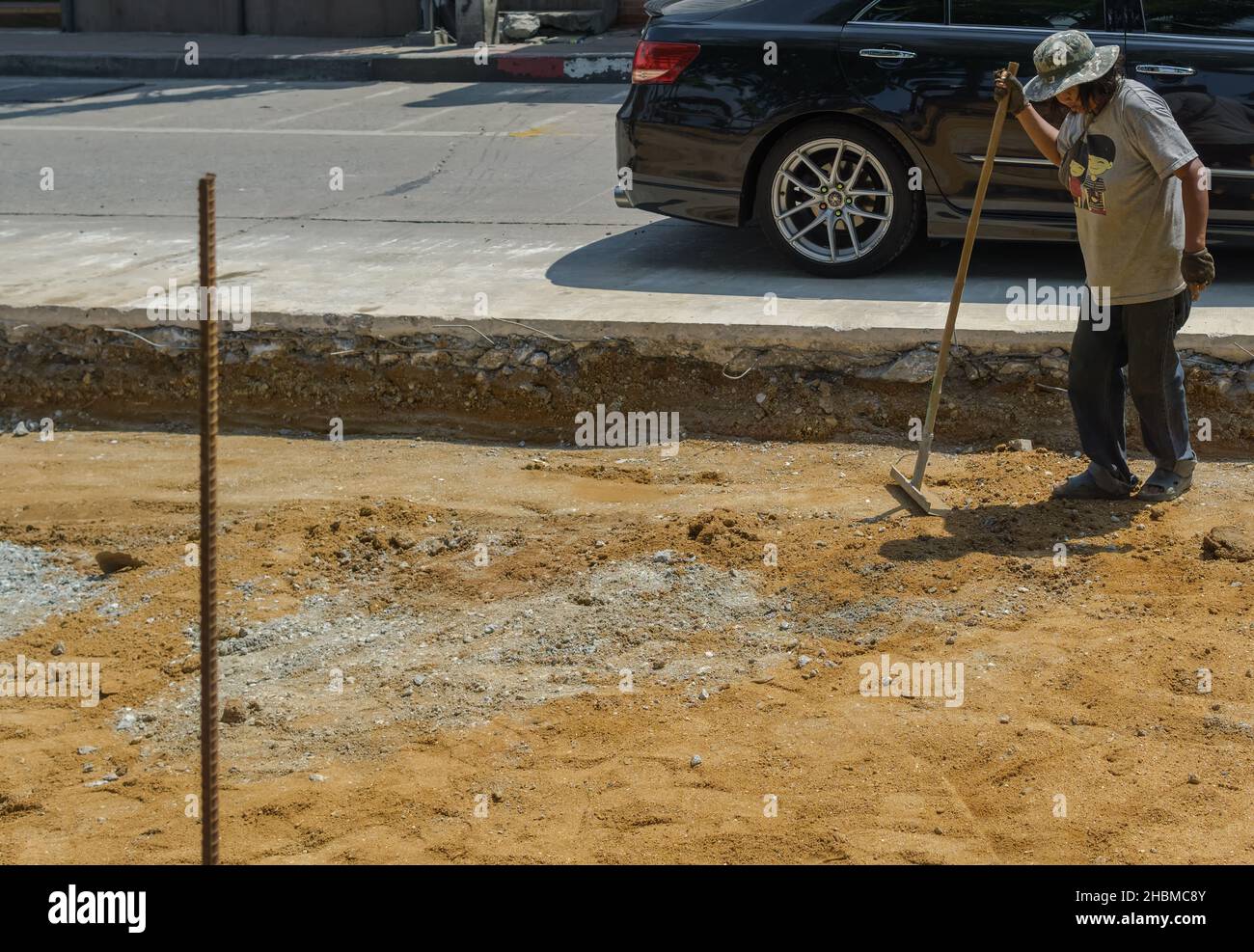 PATTAYA, THAILAND - Oct 24, 2019: PATTAYA,THAILAND - OCTOBER 24,2019:Beachroad This is a part of the construction site,where Thai workers modernized t Stock Photo