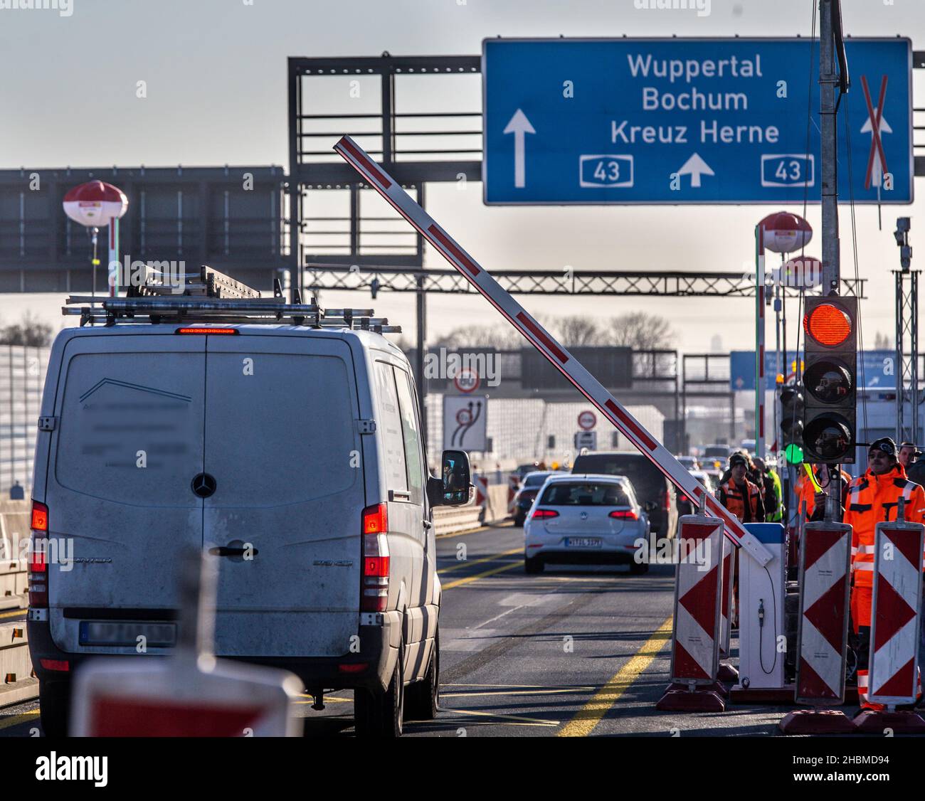 Recklinghausen, Germany. 20th Dec, 2021. A van stands at the new barrier on the 43 in the direction of Wuppertal. Because of bridge damage to a section of the Emschertal Bridge over the Rhine-Herne Canal near Herne, no vehicles heavier than 3.5 tonnes are allowed to drive on the section of the motorway between Herne and Recklinghausen. Because too many do not comply with the ban, a barrier system is now being installed. Credit: Dieter Menne/dpa/Alamy Live News Stock Photo