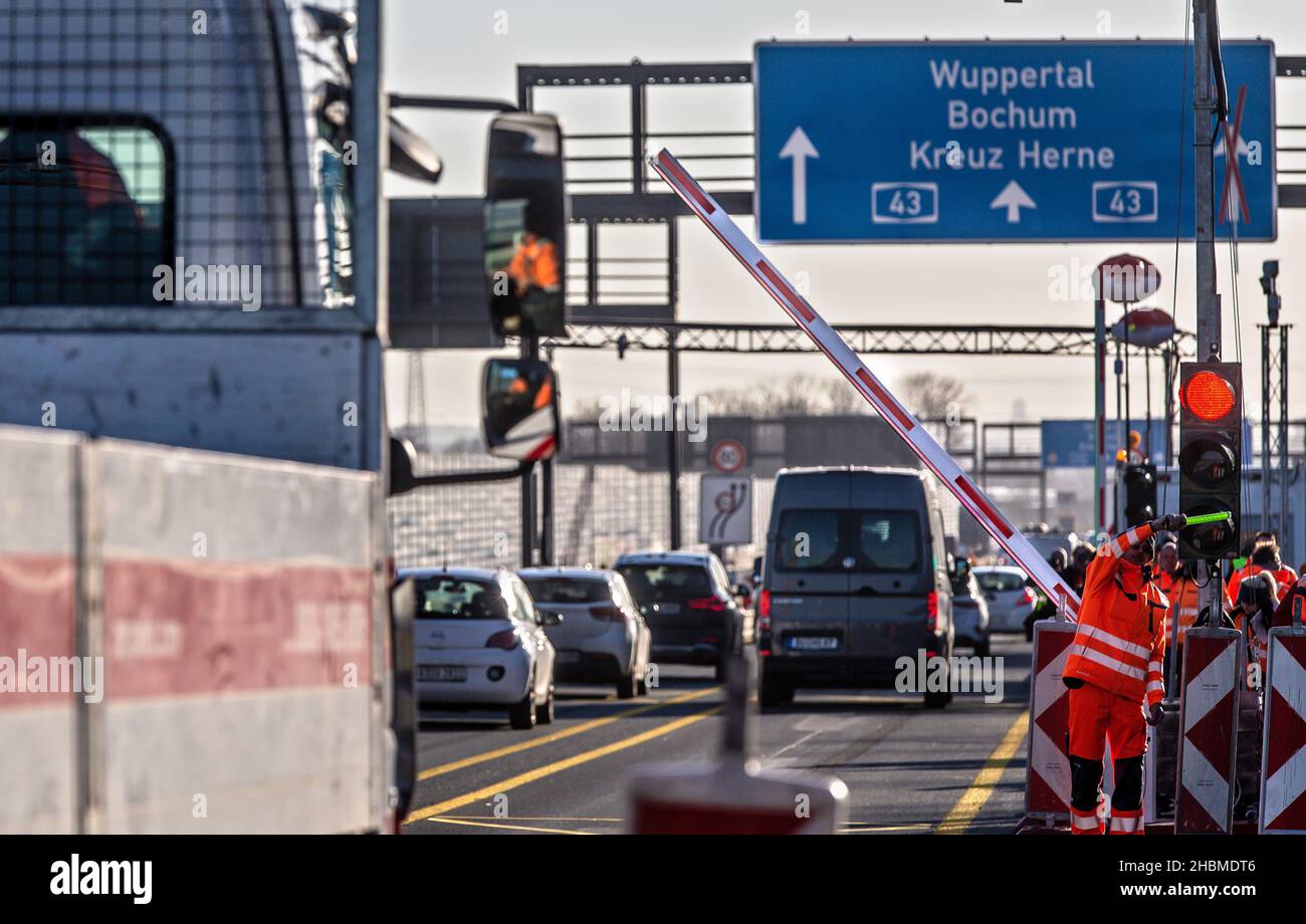 Recklinghausen, Germany. 20th Dec, 2021. A van approaches the new barrier on the 43 in the direction of Wuppertal. Because of bridge damage to a section of the Emschertal Bridge over the Rhine-Herne Canal near Herne, no vehicles heavier than 3.5 tonnes are allowed to drive on the section of the motorway between Herne and Recklinghausen. Because too many do not comply with the ban, a barrier system is now being installed. Credit: Dieter Menne/dpa/Alamy Live News Stock Photo