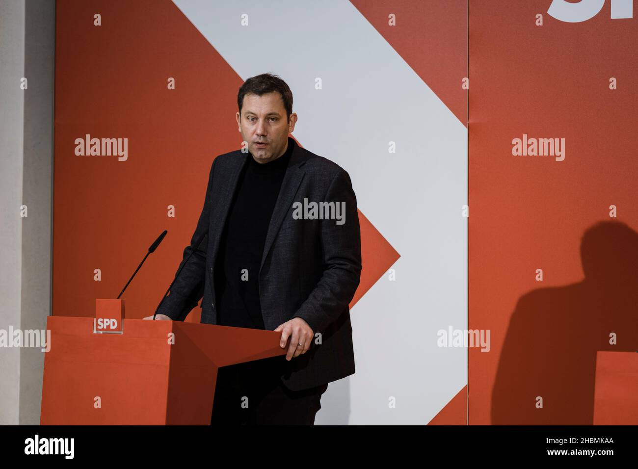 Berlin, Germany. 20th Dec, 2021. Lars Klingbeil at the press conference of the Social Democratic Party in Berlin on December 20, 2021. (Photo by Ralph Pache/PRESSCOV/Sipa USA) Credit: Sipa US/Alamy Live News Stock Photo