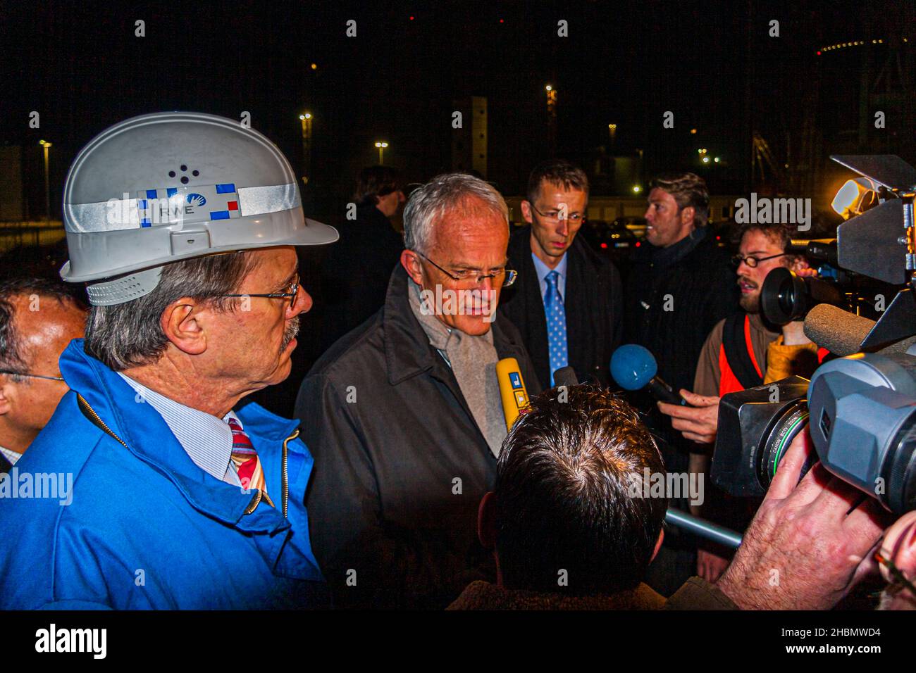 News Interwiew with Dr. J.Lambertz and Jürgen Rüttgers during an accident at the BOA construction site of the Neurath power plant, Grevenbroich, Germany Stock Photo