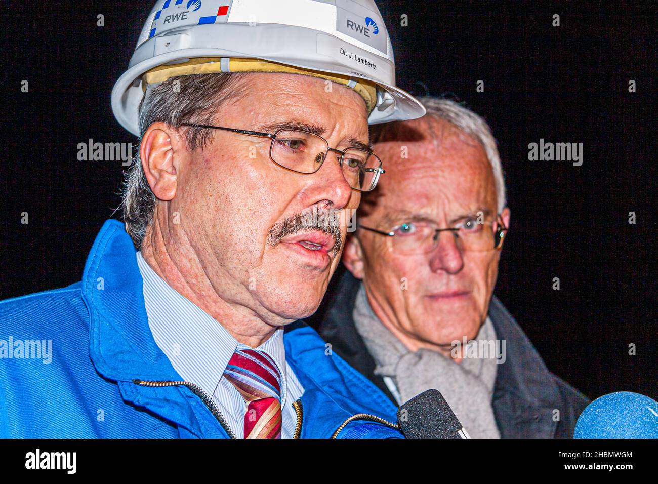 News Interwiew with Dr. J.Lambertz and Jürgen Rüttgers during an accident at the BOA construction site of the Neurath power plant, Grevenbroich, Germany Stock Photo
