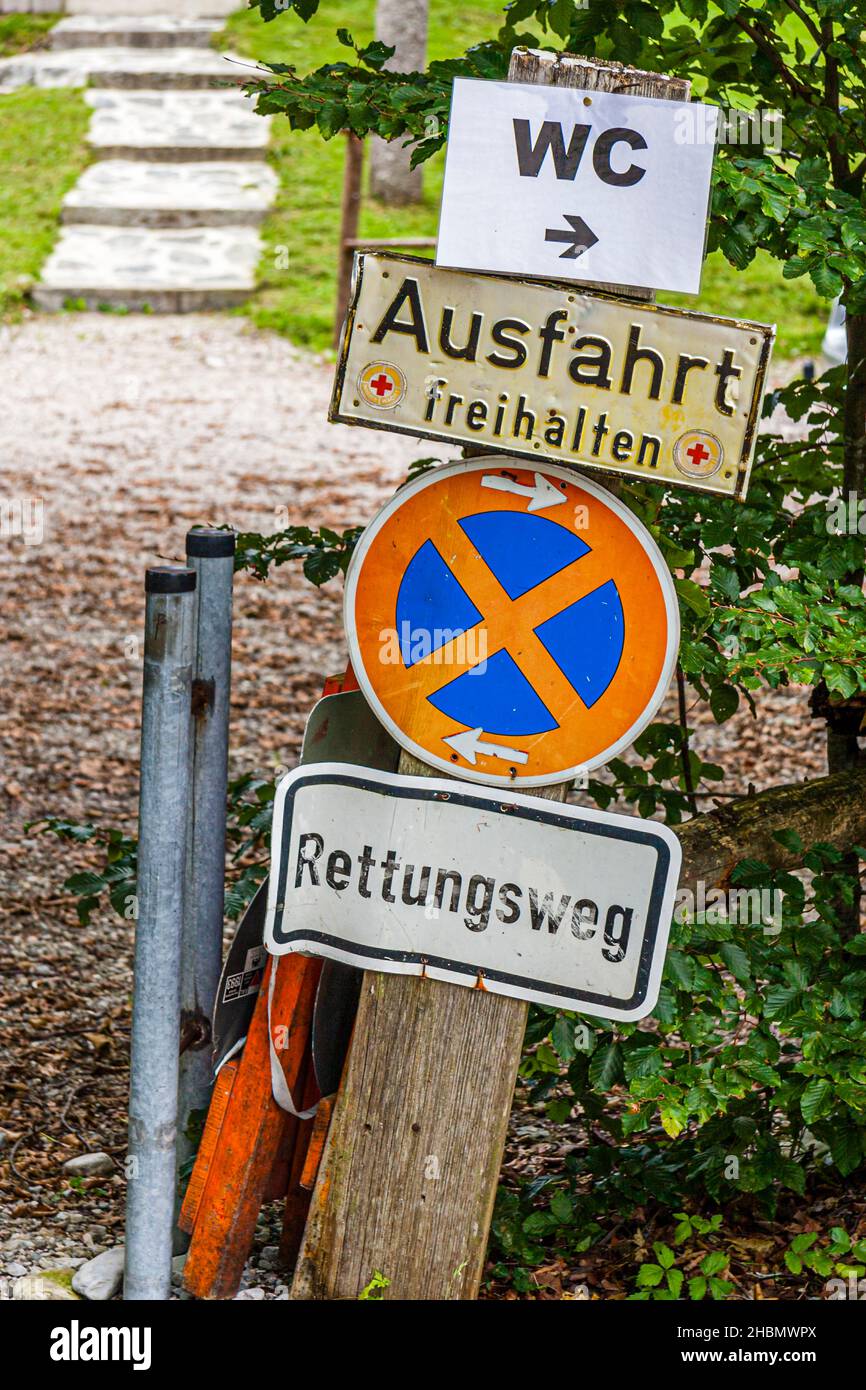 Verschiedene Hinweisschilder in Neustift im Stubaital, Austria Stock Photo