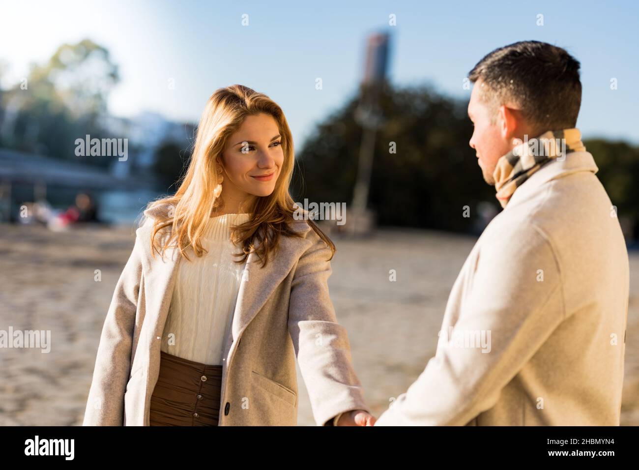 Young couple kissing in street hi-res stock photography and images - Alamy