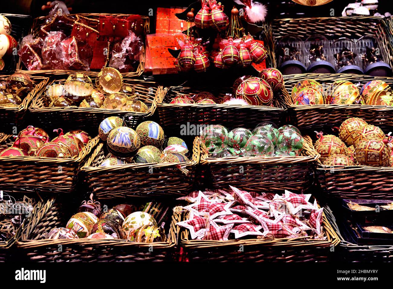 Christmas decorations, Christmas tree flasks and other decorations on