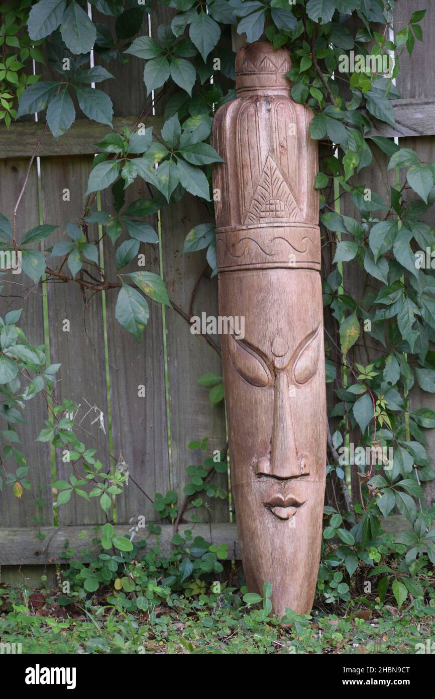 Tiki art and carving hi-res stock photography and images - Alamy