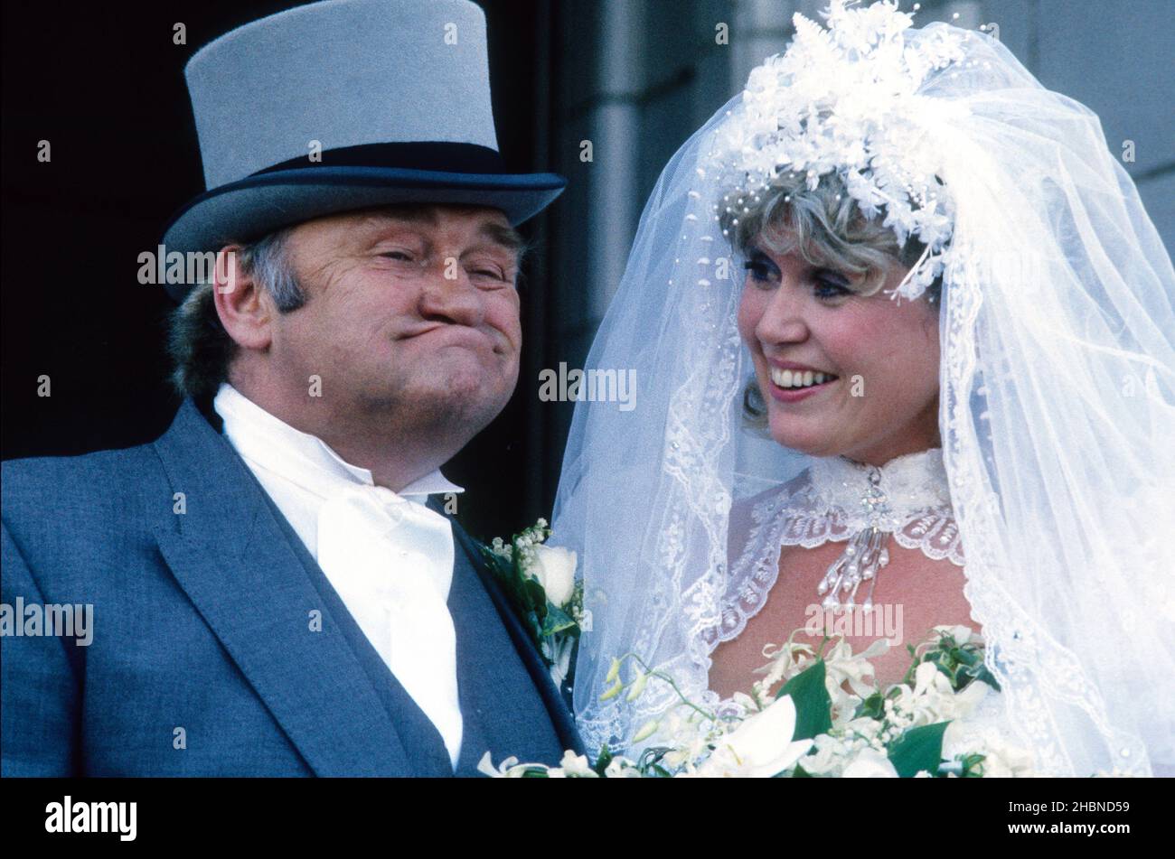 Comedian Les Dawson and Tracey Roper wedding 1989 Stock Photo