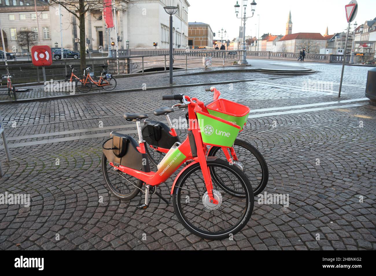 Lime electir bike hires stock photography and images Alamy