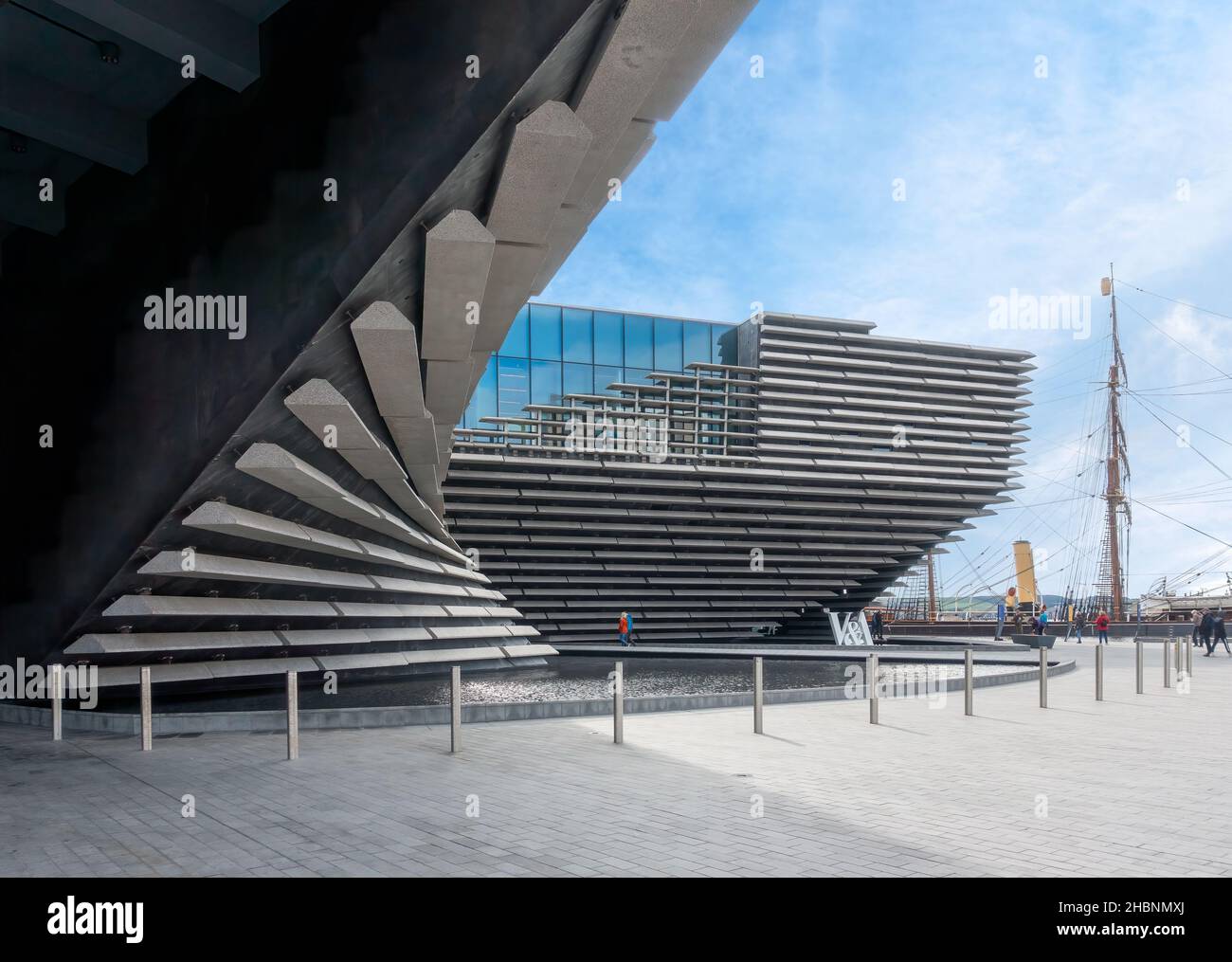 Dundee, Scotland, UK - V&A Dundee design museum by Kengo Kuma and Associates Stock Photo