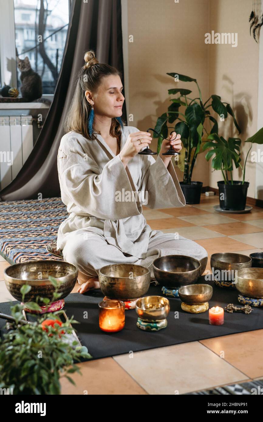Sound healing with singing bowls, vibration massage and alternative
