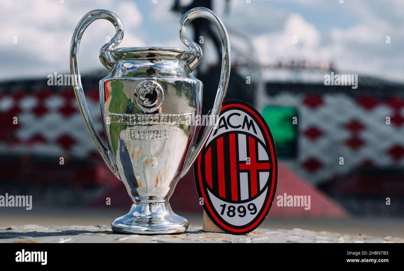 AC Milan Pokal Schlüsselanhänger mit Logo & Stern-Anhänger UEFA Champions League