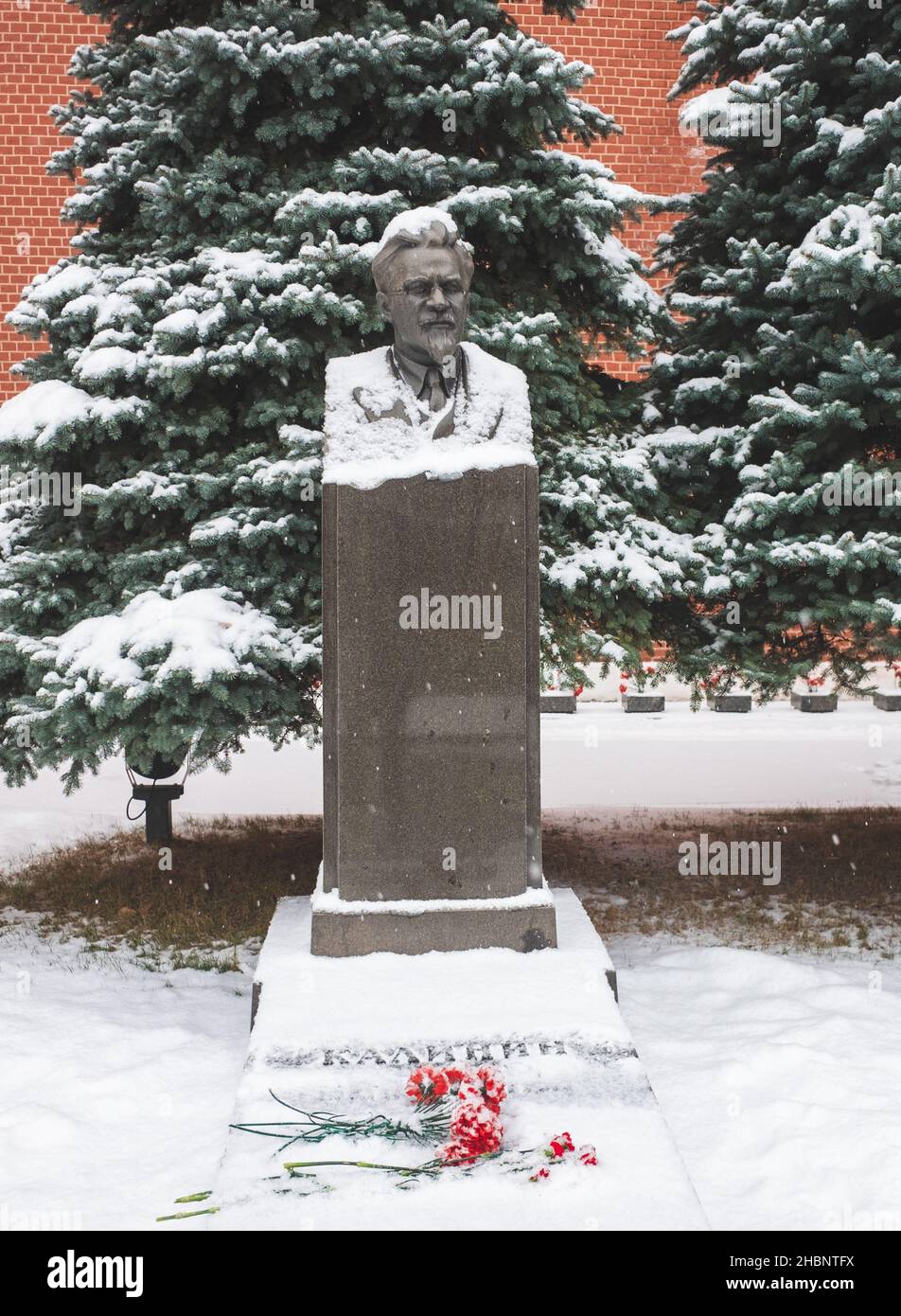 December 5, 2021, Moscow, Russia. Monument at the grave of Soviet statesman Mikhail Kalinin in the necropolis near the Kremlin wall on Red Square. Stock Photo
