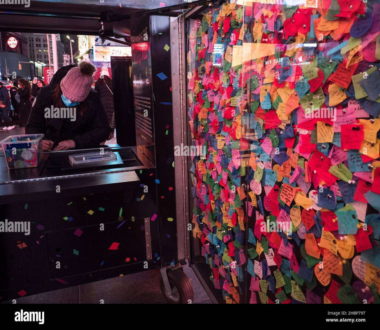 Wishing wall in times square hires stock photography and images Alamy