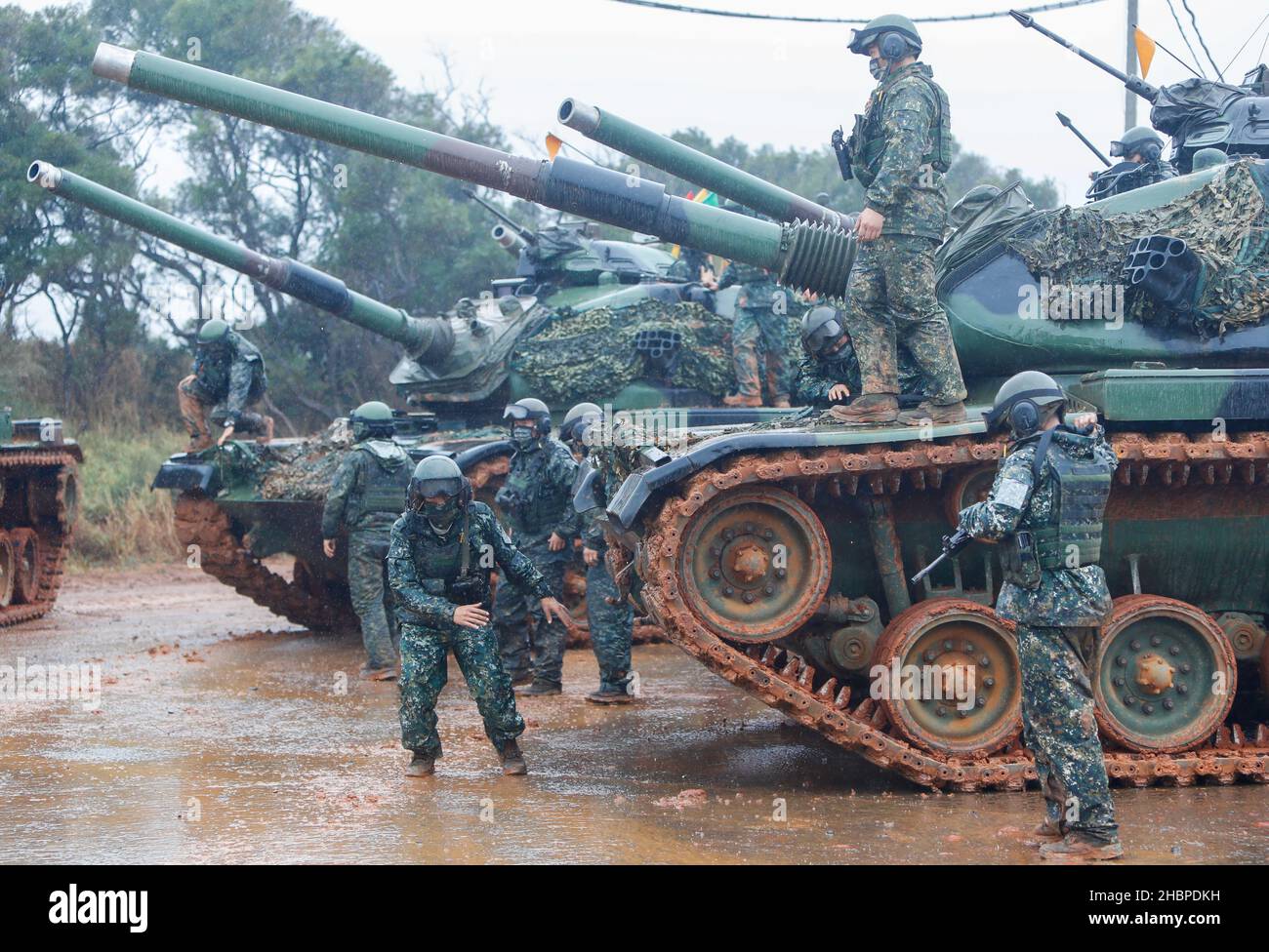 Hsinchu, Taipei, Taiwan. 21st Dec, 2021. Soldiers are seen next to M60-A4 tanks during a live ammunition military drill at an undisclosed location, amid rising tensions with China. Taiwan has been facing intensifying military threats from China including Chinese PLA warplanes sent to cruise around the island, while the US has been offering more arm sales to Taiwan. (Credit Image: © Daniel Ceng Shou-Yi/ZUMA Press Wire) Stock Photo