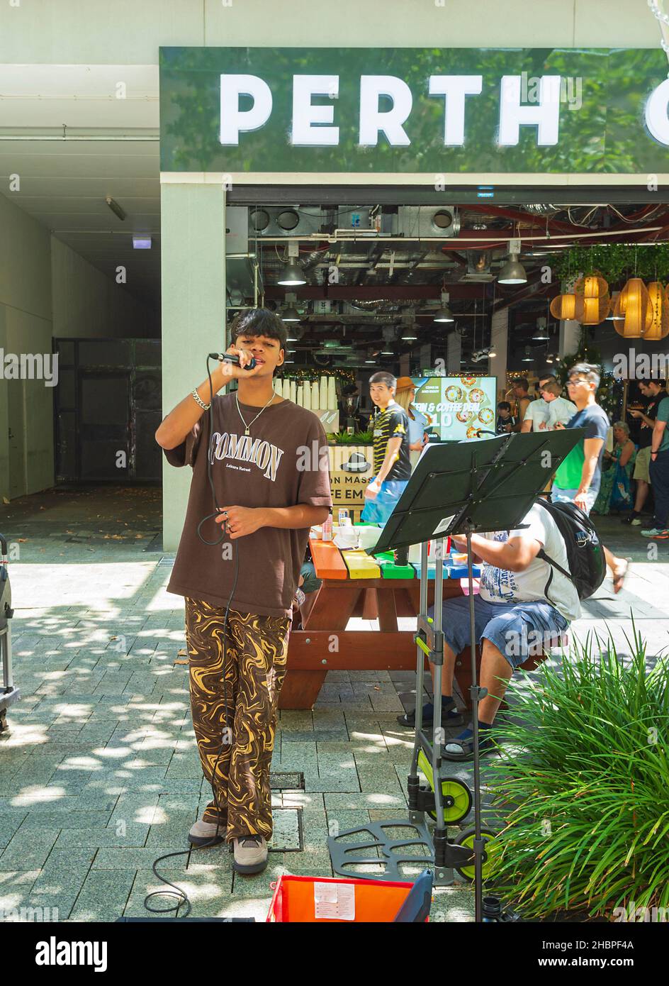 Busker singing in the street in Perth CBD, Western Australia, WA, Australia Stock Photo