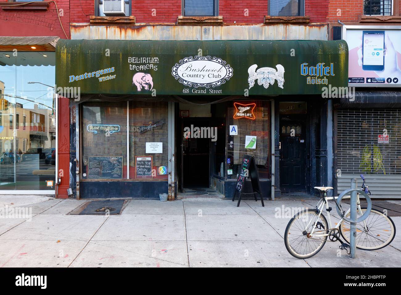 Bushwick Country Club, 618 Grand St, Brooklyn, NYC storefront photo of a dive bar with mini golf in the Williamsburg neighborhood. Stock Photo