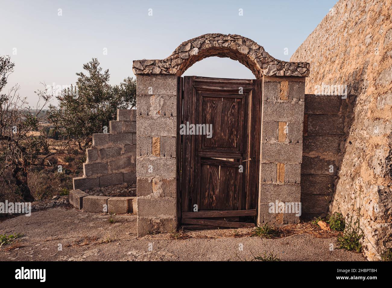 An old wooden door in the countryside in Gagliano del Capo, Puglia region, Italy Stock Photo
