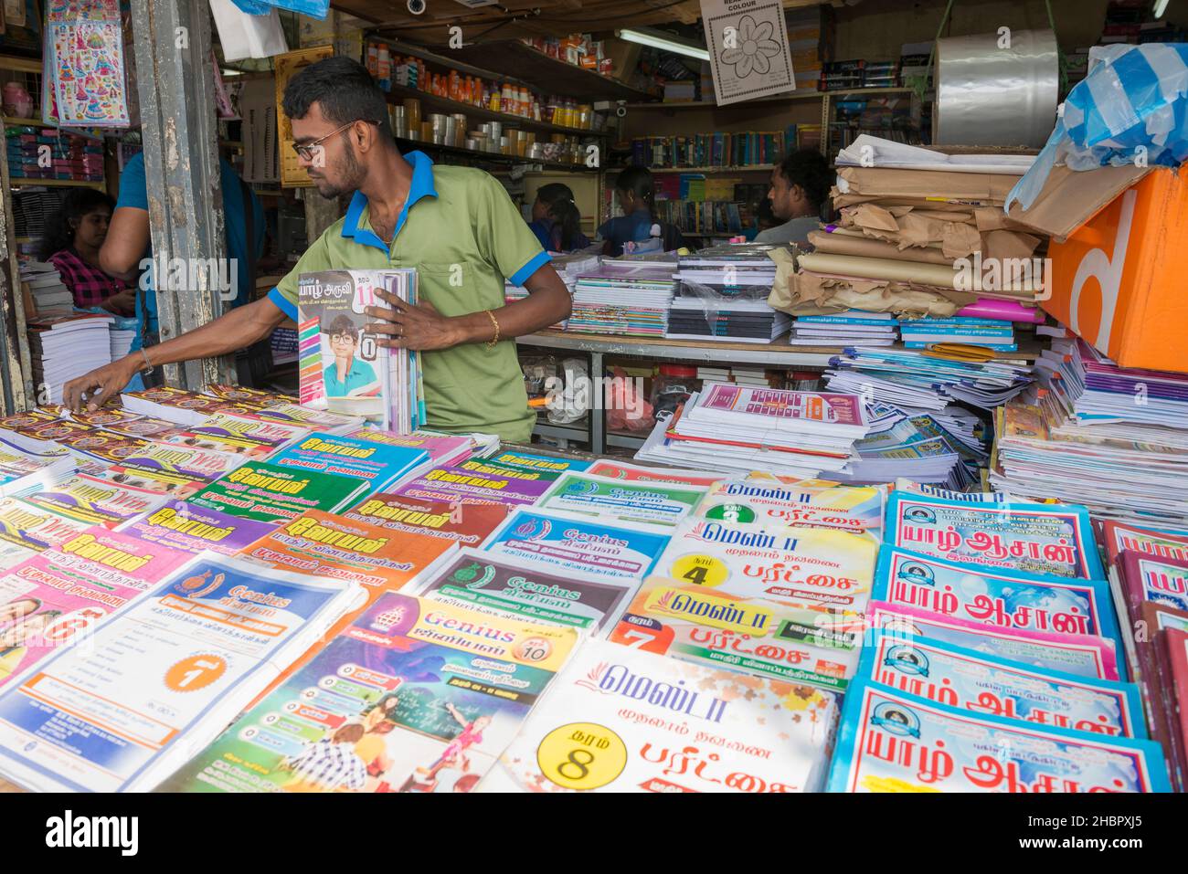 Sri Lanka, Northern Province, Province du Nord, Nördliche Provinz, Jaffna,  rue principale Hauptstraße, main Street, magazin, Geschäft, store Stock  Photo - Alamy
