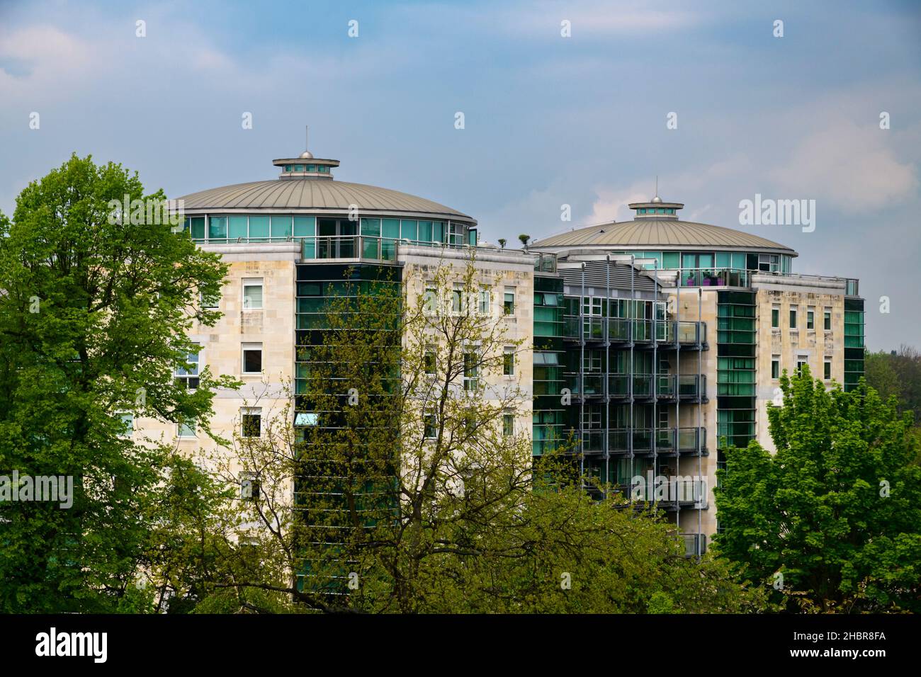 York prime location (highrise homes, circular penthouse, roof terrace